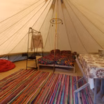 Interior de la tienda tipi
