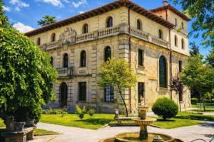 Palacio de Cultura de Salas de los Infantes, frente al Bar Rol-John
